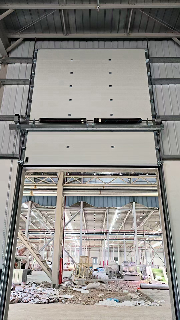 隆德工业提升门