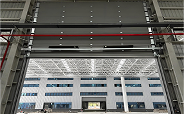 隆德工业提升门