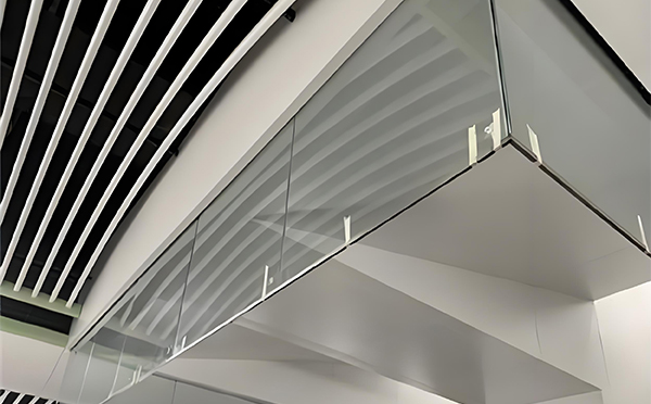 隆德玻璃挡烟垂壁