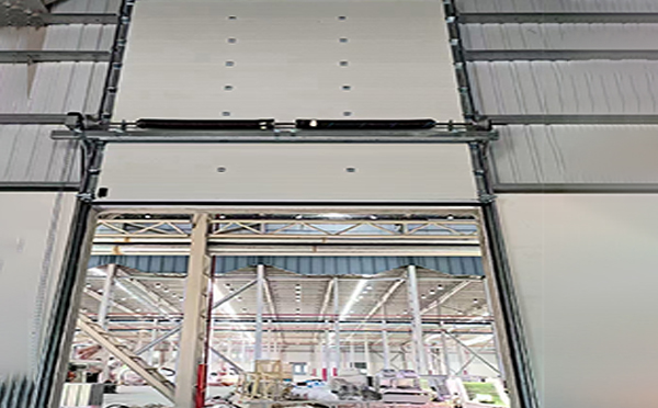 隆德工业提升门