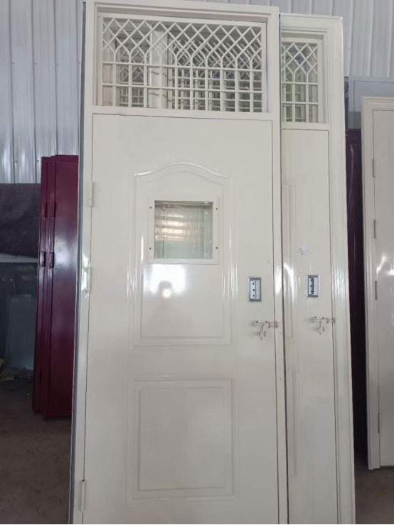 隆德学校教室门 隆德学校教室门