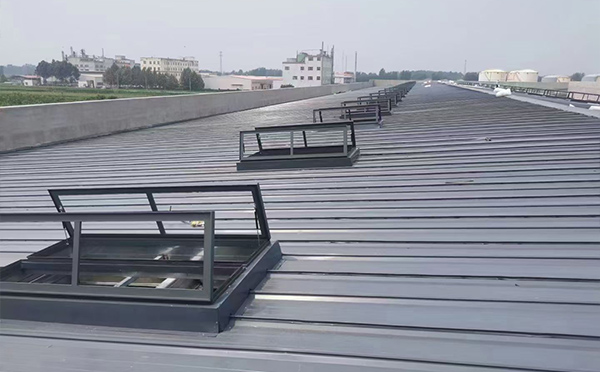 某中学室内体育馆隆德排烟窗改造项目