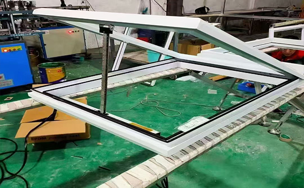 某地下车库出入口隆德排烟窗配置工程