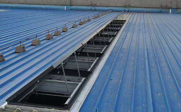 某城市大型商业综合体中庭隆德排烟窗工程